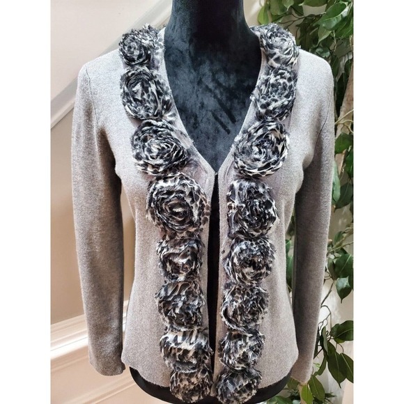 Red Women's Solid Gray Viscose Long Sleeve Ruffle Casual Cardigan Sweater Medium - Picture 5 of 12